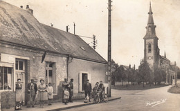 Loigny La Bataille.  Café Du Nord Et La Place - Loigny