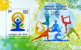 India 2015 International Day Of Yoga Miniature Sheet MS MNH P.O Fresh & Fine As Per Scan - Autres & Non Classés