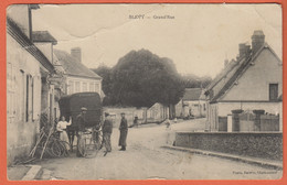 D28 - BLEVY - GRAND'RUE - Plusieurs Personnes - Calèche - Vélos - Affiche : Pneus Continental Vélo - Blévy