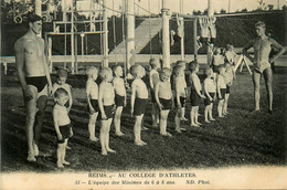 Reims * L'équipe Des Minimes De 6 à 8 Ans , Au Collège D'athlètes * Sport Sports * Hommes Enfants Culotte Maillot - Reims