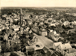 Questembert * Vue Aérienne Générale Et Place Du Champ De Foire - Questembert