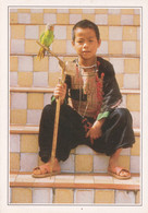 A20017 - CHIANG MAI ENFANT MAEOS THE TEMPLE OF DOI SUTHEP THAILAND PHOTO PATRICK DE WILDE HOA QUI IMPRIME EN CEE - Thaïlande