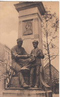 COURT-ST-ETIENNE - Le Joli Monument De De Vreese élevé à La Mémoire Du Fondateur Des Ets Henricot - Court-Saint-Etienne