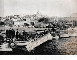 ( 13 ) MARSEILLE - Une  Vue Typique Au Port  En Pleine Effervescence ( Photo Souple 18 Cm X 13 Cm ) Superbe - Places