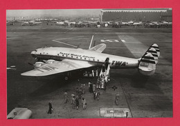 BELLE PHOTO REPRODUCTION AVION PLANE FLUGZEUG - TWA LOCKHEED CONSTELLATION TRANS WORLD AIRLINE EMBARQUEMENT PASSAGERS - Aviación