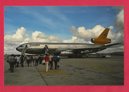 BELLE PHOTO REPRODUCTION AVION PLANE FLUGZEUG - CONDOR DOUGLAS DC 10 - EMBARQUEMENT DES PASSAGERS - DC 10 - Luftfahrt