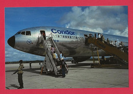 BELLE PHOTO REPRODUCTION AVION PLANE FLUGZEUG - CONDOR DOUGLAS DC 10 - EMBARQUEMENT DES PASSAGERS - DC 10 - Luftfahrt