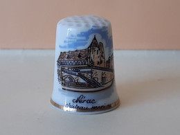 DÉ A COUDRE EN PORCELAINE - NERAC (47) - LOT-ET-GARONNE -  LE CHATEAU HENRI IV - Dedales