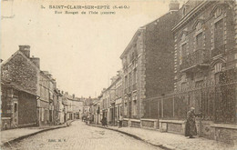 SAINT CLAIR SUR EPTE -  Rue Rouget De L'isle (centre). - Saint-Clair-sur-Epte