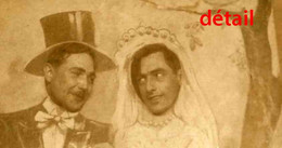 Surréalisme-mariage Couple D'hommes-décor De Fête Foraine Trous Pour Têtes Ou Montage Photographique?-humour - Anciennes (Av. 1900)