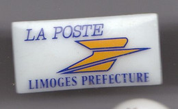 Pin's En Porcelaine Thosca Limoges  La Poste Limoges Préfecture  Réf 7692JL - Correo