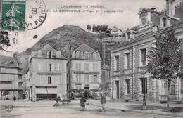 CPA - 63 - LA BOURBOULE - Place De L'Hôtel De Ville - Commerce - Animée - La Bourboule