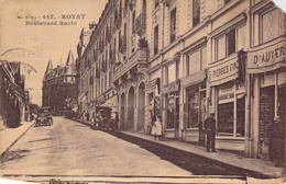 CPA - 63 - ROYAT - Boulevard Bazin - Commerces - Vieux Véhicules - Animée - J GOUTTEFANGEAS Editeur - Royat