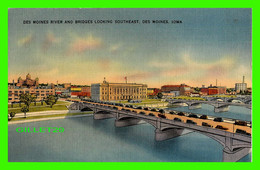 DES MOINES, IOWA - DES MOINES RIVER AND BRIDGES LOOKING SOUTHEAST - HYMAN'S BOOK STORE - - Des Moines