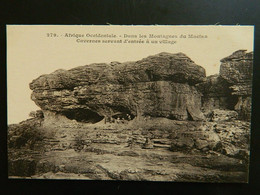 SOUDAN                DANS LES MONTAGNES DU MACINA      CAVERNES SERVANT D'ENTREE A UN VILLAGE - Sudan