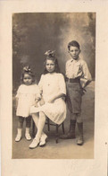 CPA Photographie - Frère Et Soeurs - Noeud Dans Les Cheveux - Groupes D'enfants & Familles