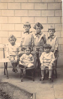 CPA Photographie - 6 Enfants De La Même Fratrie - Jeune - Grupo De Niños Y Familias