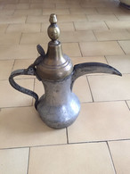 Antiquité Du Moyen Orient: Cafetière Du Sultanat D'Oman - Oosterse Kunst