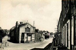 Villaines La Juhel * Rue Et Vue Sur La Mairie * Hôtel De Ville - Villaines La Juhel