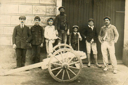 Biarritz * Carte Photo Photographe M. GIRARD * Ouvriers Artisants * Fabricants ? Roues Charron Bois ? - Biarritz