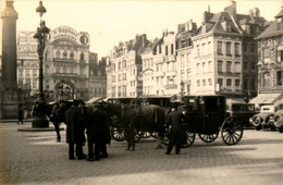 Lille * Carte Photo * Grand'place * Les Taxis * Thème Attelage Calèche Taxi Chauffeur Cocher * L'Action Française - Lille