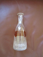 Petite Carafe En Verre Soufflé Et  Taillé Avec Decor Bandeau Sans Inscription  Hauteur 20 Cm  Diametre 6 Cm - Other & Unclassified