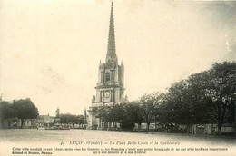 Luçon * La Place Belle Croix Et La Cathédrale - Lucon