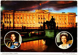 London : Buckingham Palace : Queen Elizabeth II And Prince Philip - De Nuit : Timbre Au Dos - Lady Di - Prince Charles - Buckingham Palace