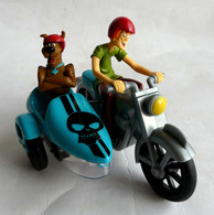 FIGURINE FIZZY SCOUBIDOU SCOOBY DOO En MOTO SIDE CAR BLEU 2012 - Autres & Non Classés