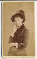 CDV - Portrait D'une Jeune Femme Bourgeoise Elégante Madame LEON - Photographe Frois Biarritz - Photographie Ancienne - Persone Identificate