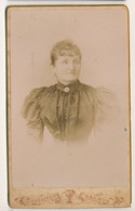 CDV - Portrait D'une Femme - Photographe Voelcker Saumur - Photographie Ancienne - Anonymous Persons