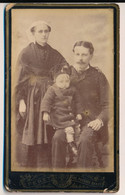 CDV - Portrait D'une Famille - Enfant POST MORTEM ? - Photographe Feret Paris - Photographie Ancienne - Anonymous Persons