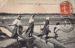 CPA - 85 - Les SABLES D'OLONNE - Dans Les Marais Salants - Saulnières - Folklore - Animation - Sables D'Olonne