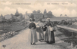 63-FOURNOLS- PAYSANNES - Auvergne Types D'Auvergne