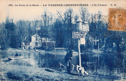 CPA - 94 - LA VARENNE CHENNEVIERES - L'Ile D'Amour - Panneau ECU DE FRANCE - Promeneur Et Son Chien - Animée - Otros & Sin Clasificación