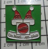 613a Pin's Pins / Beau Et Rare / NOEL / JOUETS MATTEL BONNETS ROUGES UN NOEL EN PLUS - Noël