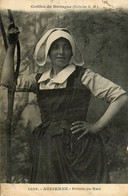 Audierne * 1904 * Femme Bretonne En Coiffe Et Costume * Bretagne Finistère Coiffes * Pointe Du Raz - Audierne