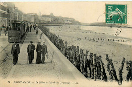 St Malo * Le Sillon Et L'arrêt Du Tram Tramway * Rue Avenue - Saint Malo