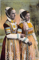 CPA FOLKLORE - Jeunes Filles De BRIEC En Grands Costumes De Fête - Environ De Quimper - Colorisée - Costumi