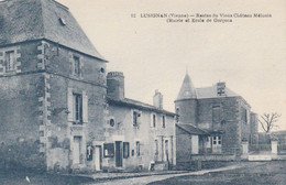 LUSIGNAN. - Restes Du Vieux Château Mélusin - (Mairie Et Ecole De Garçons) - Lusignan