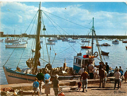 Granville * Le Retour De La Pêche * Pêcheurs Bateaux - Granville