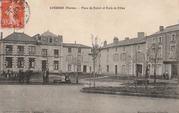 LUSIGNAN . -  Place Du Baloir Et Ecole De Filles - Lusignan