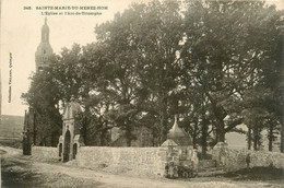 Plomodiern * Ste Marie Du Menez Hom * Place De L'église Et Arc De Triomphe - Autres & Non Classés