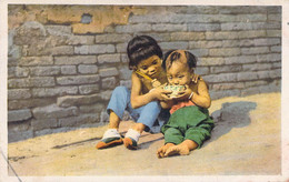 CPA ENFANTS - Deux Enfants Chinois Assis Au Sol - Gruppi Di Bambini & Famiglie