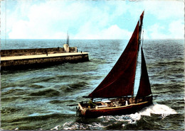 (3 L 38) France - Ile De Ré - St Martin De Ré - Sortie D'un Bâteau De Pêche / Fishing Boat - Pêche