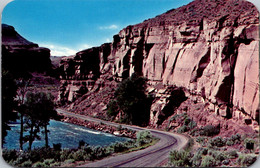 Yellowstone National Park Red Grade And Wind River On Highway U S 287 - USA Nationalparks