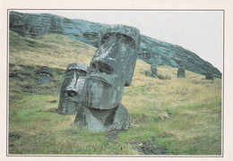 A20394 - STATUE GEANTES SUR LES PENTES DU RANO RARAKU ILE DE PAQUES EASTER ISLAND RAPA NUI - Rapa Nui