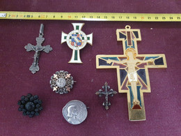 Lot De 7  Pendentifs Et Broches Bronze Et Argent Anciens - Anhänger