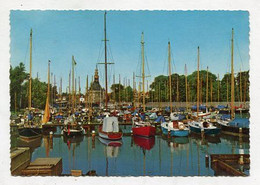 AK 086003 NETHERLANDS - Hoorn - Vluchthaven - Hoorn