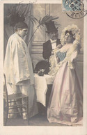 CPA - Fantaisie - Femme En Robe Rose Avec Un Homme Au Chapeau Et Pierrot Blanc - Women